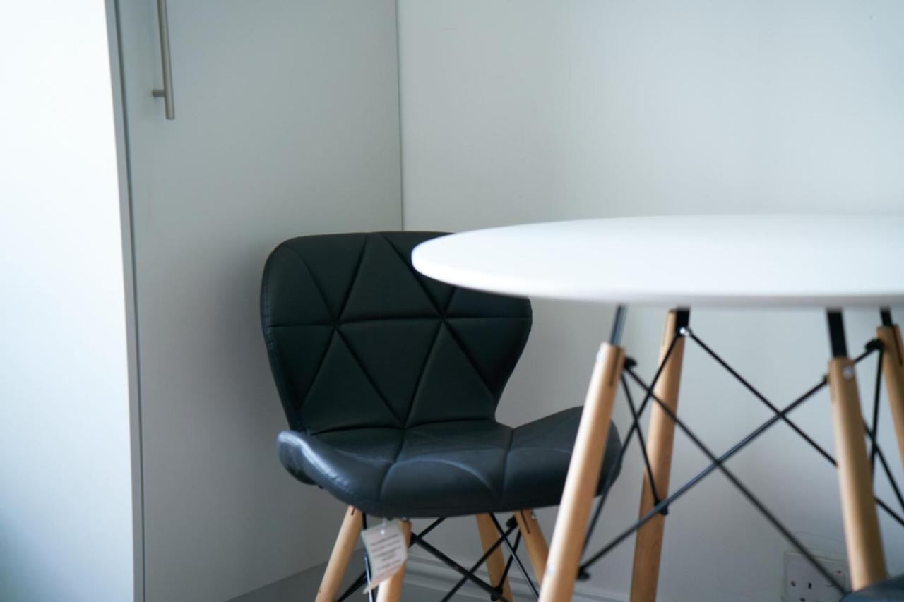 Meadow Apartment Dumbarton Ngoại thất bức ảnh