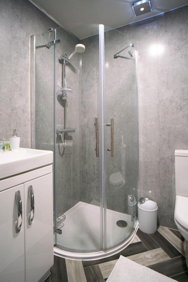 Meadow Apartment Dumbarton Ngoại thất bức ảnh